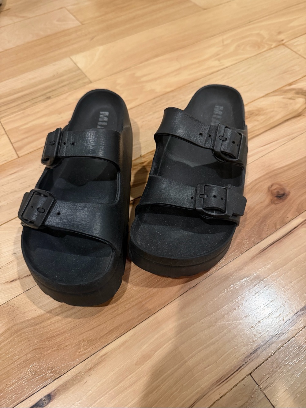 Mia Gen Sandals - size 6